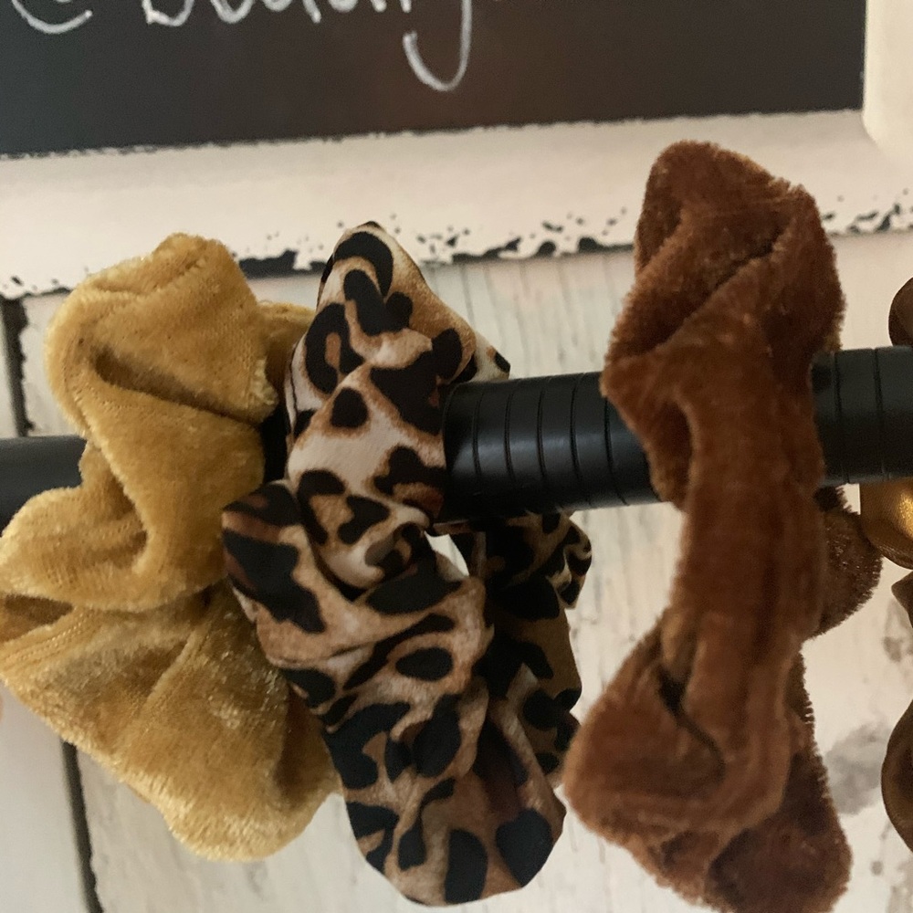 {LEOPARD} animal print scrunchies set of 4 - Picture 3 of 3